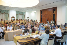 Mentan Amran Kumpulkan...