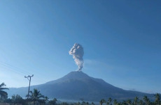 Gunung Lewotobi Laki-laki...