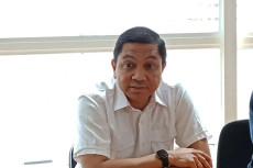 Daud Joseph Mundur dari...