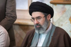 Mojtaba Akan Pimpin...