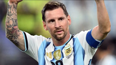 Lionel Messi Absen Latihan...
