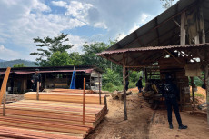 Polda Riau Bongkar Sawmill...