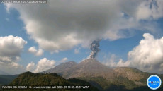 Gunung Lewotobi Laki-laki...