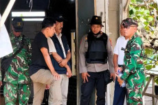 Bentrokan Berdarah di...