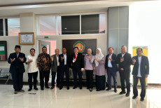 Mayjen TNI (Purn) Prihati...