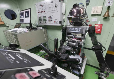 Korsel Terjunkan Robot...