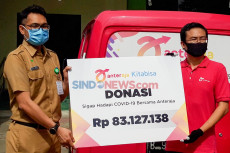 Anteraja Serahkan Bantuan...
