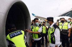 Menhub Tinjau Arus Balik...