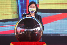 Hadapi Militer China,...