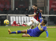AC Milan Tahan Imbang...
