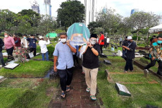 Tiba di TPU Karet Bivak,...