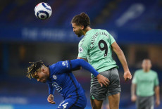 Chelsea Sikat Everton...