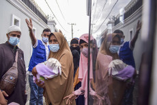 Imigran Rohingya Direlokasi...