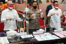 Uang Palsu Banyak Dibuat...