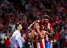 Intip Gaya Salam Luis...