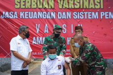 OJK Gelar Vaksinasi...