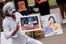 Aksi Teatrikal Dukung...