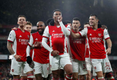 Gempuran Meriam London...