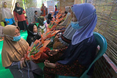Lansia Sambut Hari Ibu