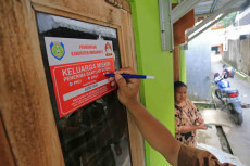 Pemasangan 7.777 Stiker...