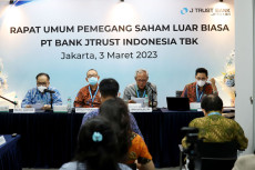 RUPS LB J Trust Bank...
