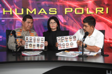 Densus 88 Tangkap 59...