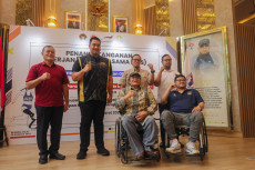Kemenpora Beri Bantuan...