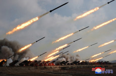 Disaksikan Kim Jong...