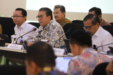 Rakor Kemenko PMK Bahas...
