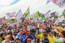 Ribuan Masyarakat dan...