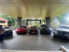 5 Mobil Mewah dan Rp52,5...
