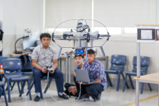 Tiga Pelajar SMA Kembangkan...
