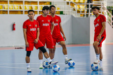 Melihat Latihan Timnas...