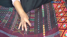 Melihat Songket Sipirok...