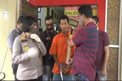 Berdalih Nagih Utang, Pria Berjaket Ojol Bawa Celurit dan Pedang