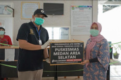 Peduli Tenaga Medis, Menantu Presiden Beri APD ke Puskesmas