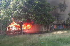 8 Rumah Dibakar Akibat...