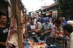 Rawan COVID-19, Warga Pidie Jaya Tetap Tumpah Ruah ke Pasar