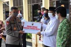 Dukung Tenaga Medis, Kapolda Jateng Berikan Bantuan Ratusan APD