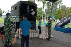 3.000 Paket Sembako Gelombang Terakhir Dibagikan, Lanud Soewondo Salurkan 100 Paket