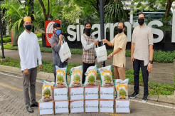 Yayasan Muslim Sinar Mas Land Beri Bahan Pokok ke 100 Masjid di BSD City