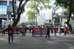 Terapkan Social Distancing, Buruh Gelar Aksi Tolak Omnibus Law di Depan DPRD Sumut