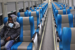 Kereta Luar Biasa Perdana Hanya Angkut 3 Penumpang Semarang-Jakarta