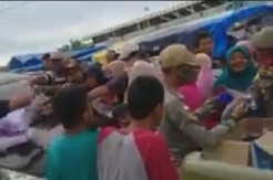 Beredar Video Pembagian Kaos Bergambar Bupati Bengkulu Utara di Tengah Pandemi COVID-19