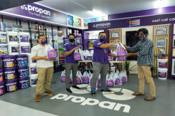 Propan Raya Beri Sembako Gratis ke Puluhan Ribu Tukang Cat