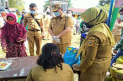 Layani Warga untuk Lebaran, Bupati Dairi Tinjau Pasar Murah di Sidikalang