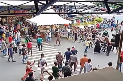 Bongkar Blokade Jalan, Ricuh Puluhan Pedagang Pasar Payakumbuh