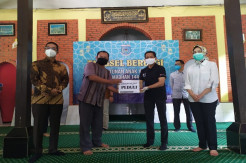 Sinar Mas Land Salurkan 2.160 Liter Minyak Goreng ke 35 Yayasan Anak Yatim di Tangsel