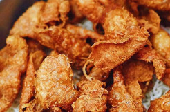 Penyuka Kulit Ayam Mana Suaranya? Ternyata Makanan Ini Menyehatkan Loh