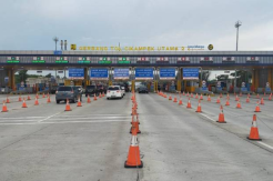 Pengguna Jalan Tol Merak-Tangerang Turun 43%